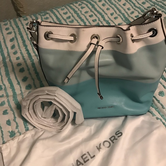 Michael Kors BRAND NEW bucket purse! - Picture 2 of 8